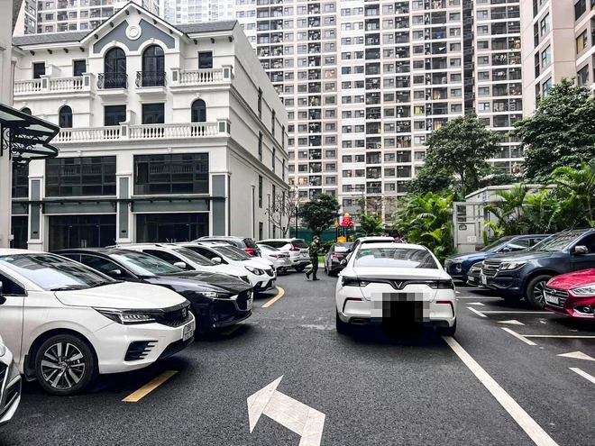 Khu vực đỗ xe tại nội khu Vinhomes Smart City